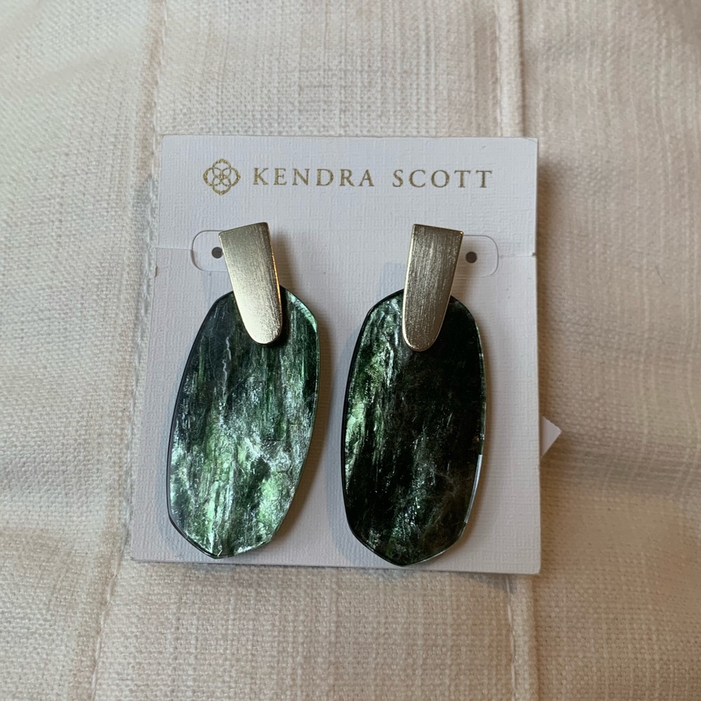 NWT Kendra Scott Aragon Earrings